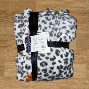 NWT 46’’ shawl collar robe